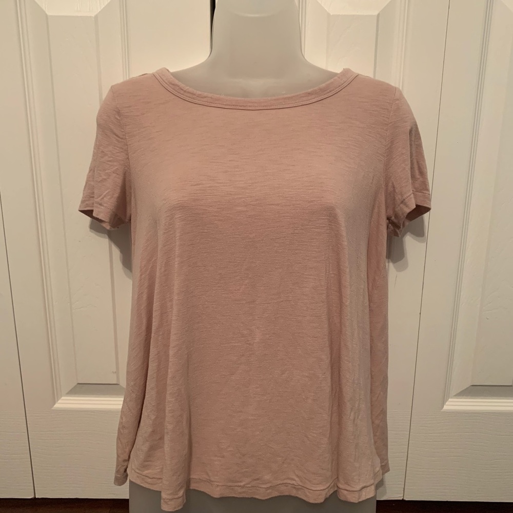dusty rose colored t-shirt